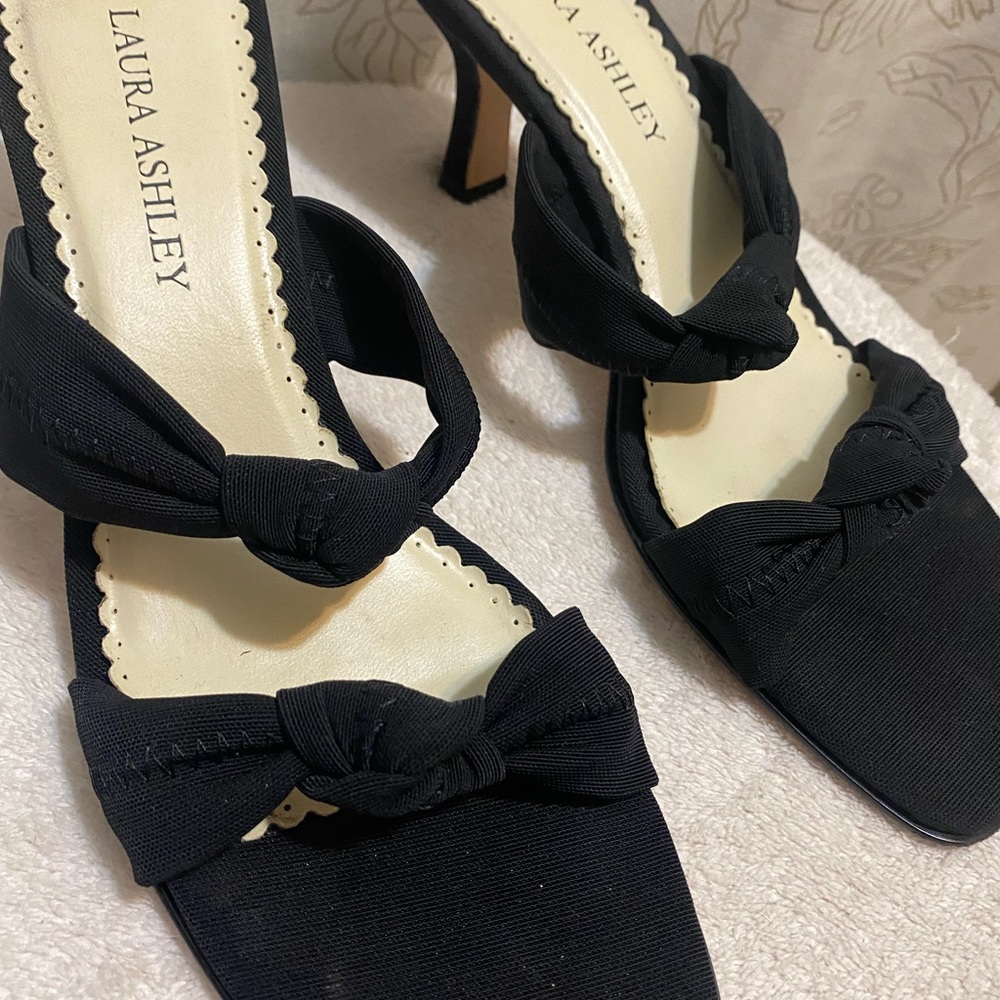 👠Laura Ashley Black Slides Heels - Size 8
